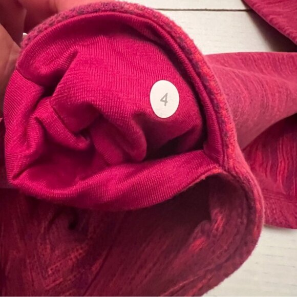 LULULEMON   * Wunder Under Crop II Diamond Jacquard Space Dye Bumble Berry Sz 4 - Picture 3 of 16